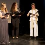 Auftritt der drei Sängerinnen Madeleine Merz, Flurina Danuser und Sarina Weber 